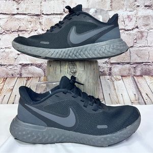 NIKE REVOLUTION 5 MENS ROAD RUNNING SHOE SIZE 8 BLACK BQ3204